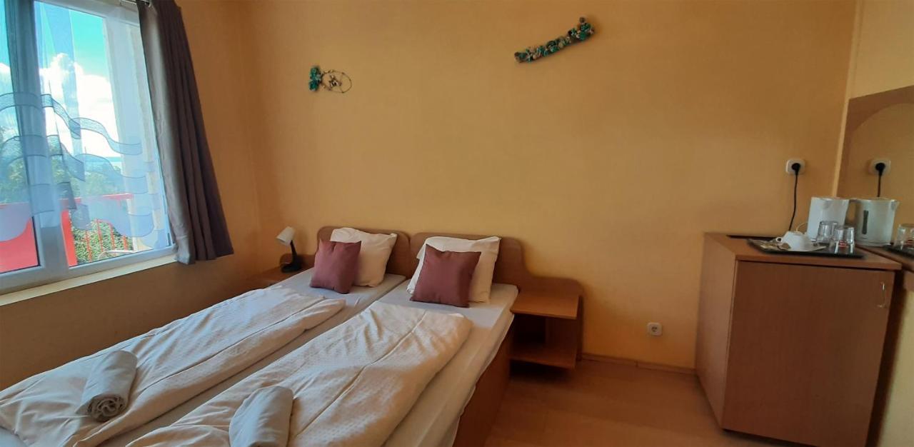 Manuela Ifjusagi Hotel 巴拉顿菲赖德 外观 照片